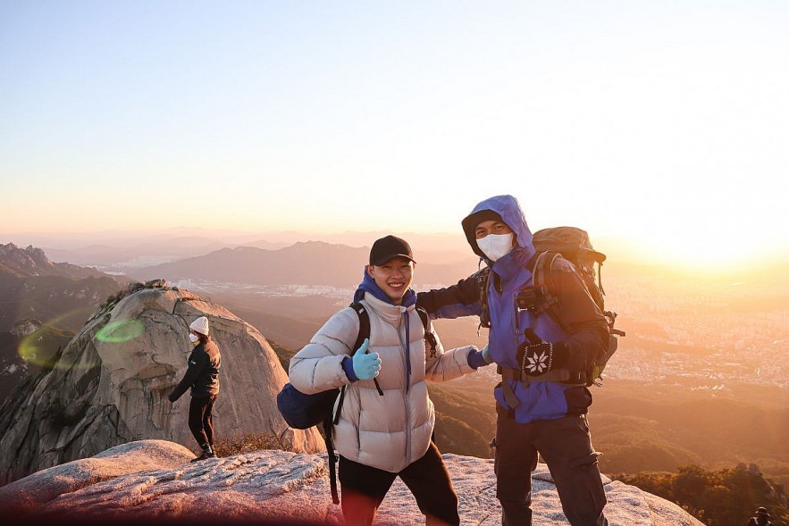 The Journey to Conquer Nature of a Vietnamese Man in Korea Vietnamese Man Conquers Korean Mountains