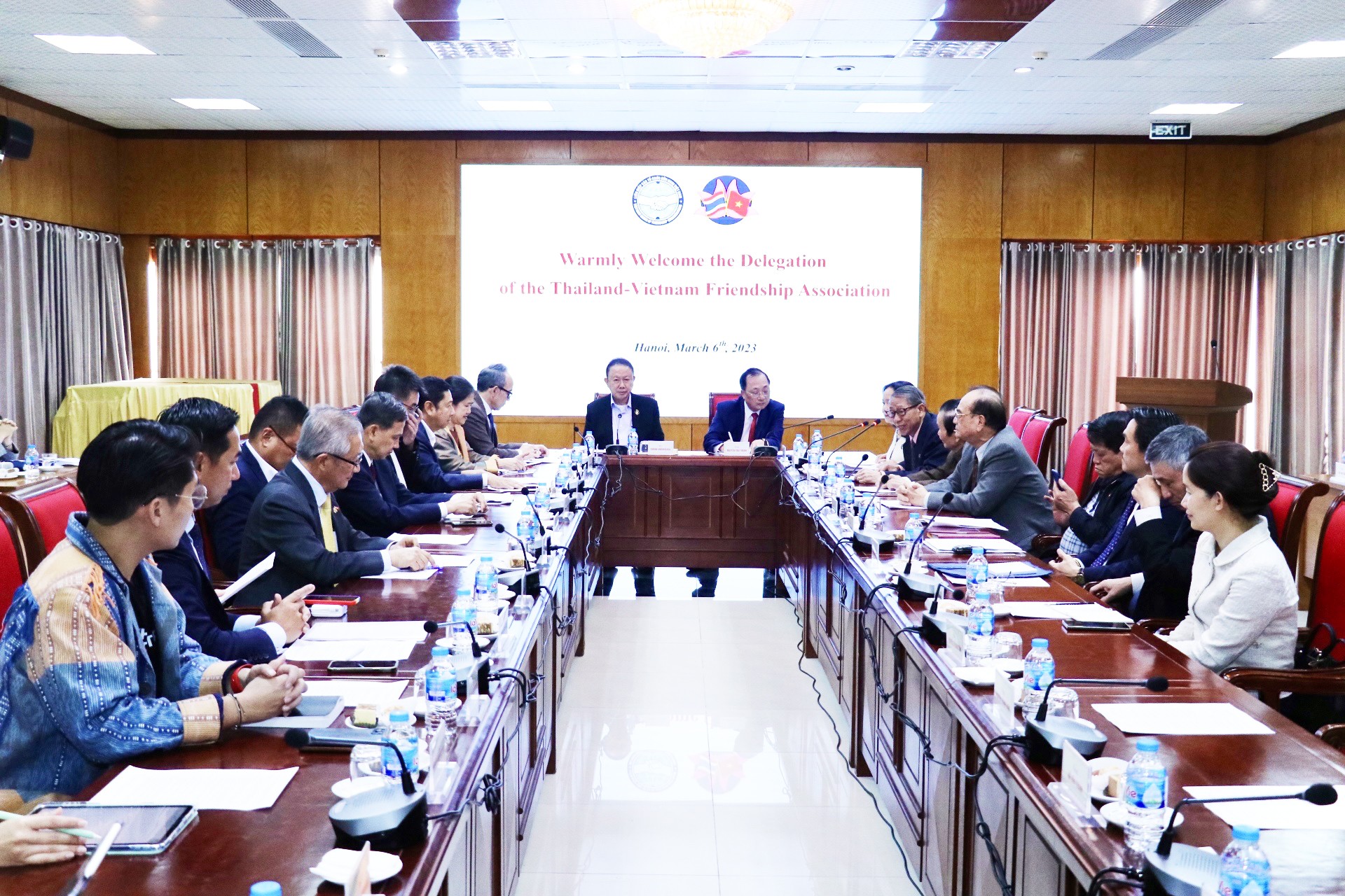 Hội hữu nghị Việt Nam - Thái Lan làm việc với đoàn công tác Hội hữu nghị Thái Lan - Việt Nam (Ảnh: Thu Hà). Hội hữu nghị Việt Nam - Thái Lan làm việc với đoàn công tác Hội hữu nghị Thái Lan - Việt Nam (Ảnh: Thu Hà).