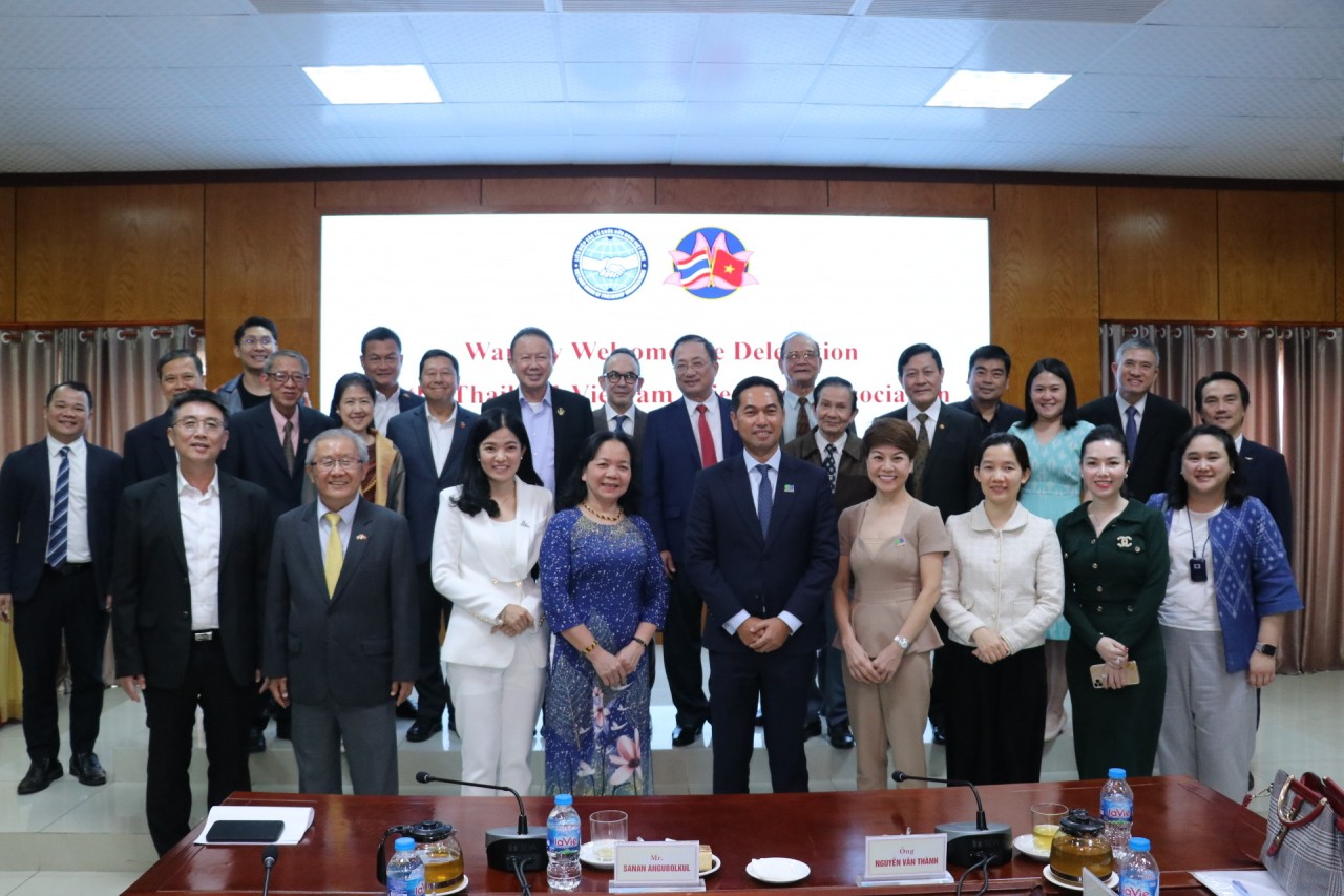 Các đại biểu chụp ảnh lưu niệm (Ảnh: Các đại biểu chụp ảnh lưu niệm (Ảnh: