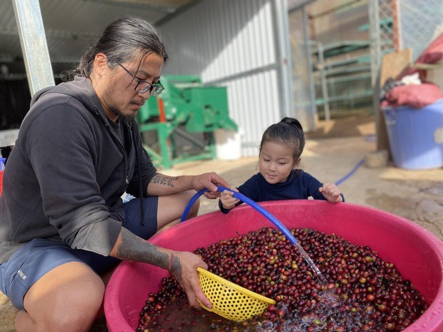 Kiyo and his daughter. Photo: Le Van Kiyo and his daughter. Photo: Le Van