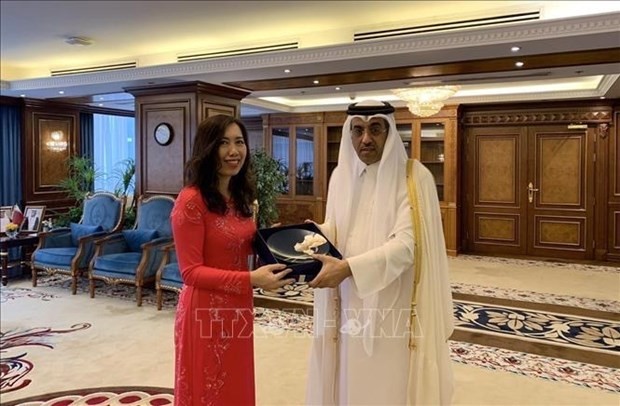 Deputy Foreign Minister Le Thi Thu Hang and Qatar's Minister of Labour Ali Bin Saeed Bin Smaikh Al Marri. Photo: VNA Deputy Foreign Minister Le Thi Thu Hang and Qatar's Minister of Labour Ali Bin Saeed Bin Smaikh Al Marri. Photo: VNA