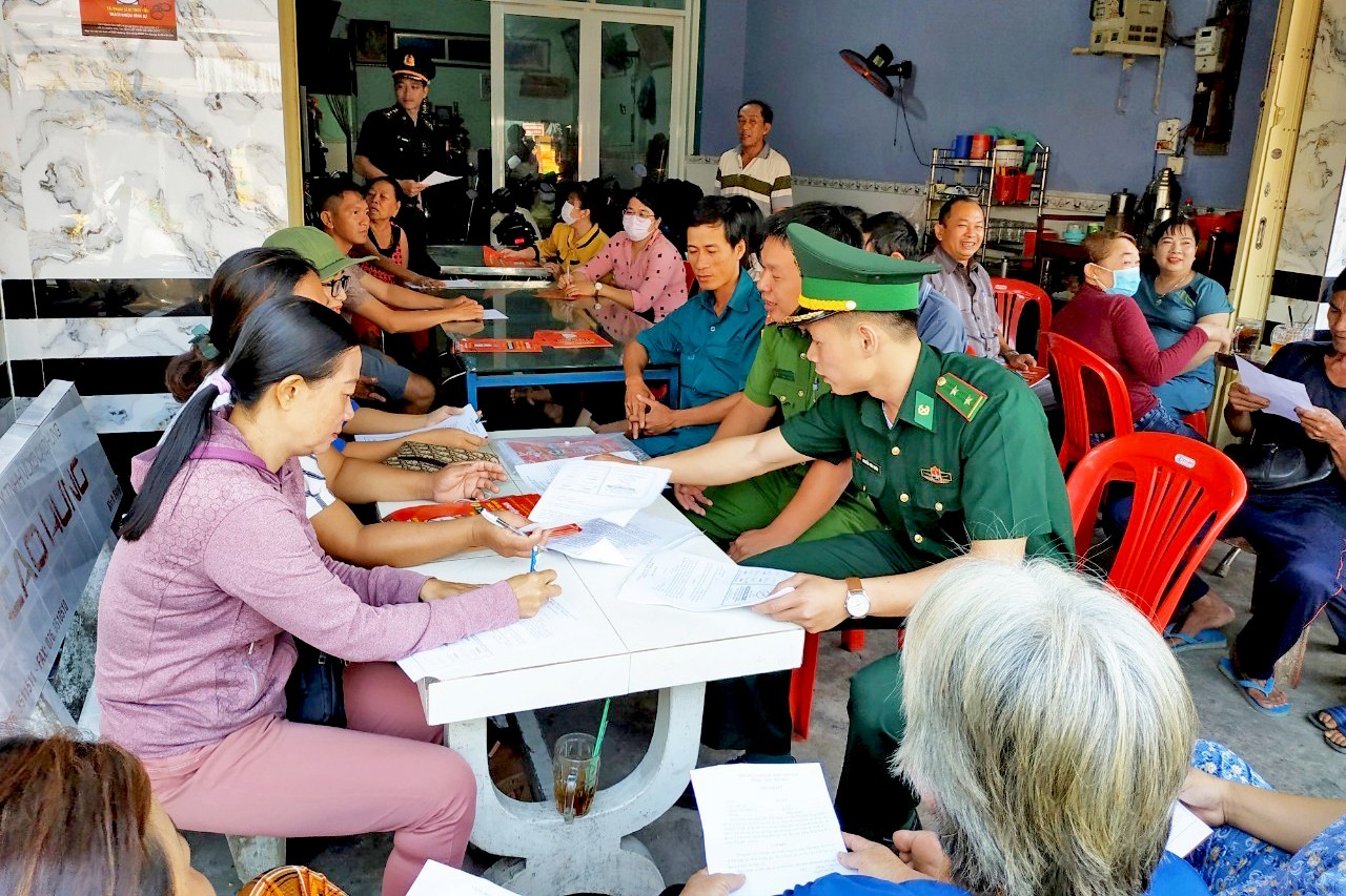 Tuyên truyền phòng, chống buôn lậu thuốc nơi vùng biên giới An Giang Tuyên truyền phòng, chống buôn lậu thuốc nơi vùng biên giới An Giang