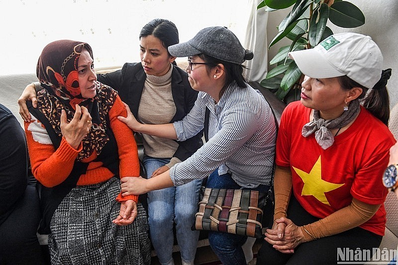 Female Vietnamese expatriates actively support Turkey’s earthquake victims (Photo: NDO) Female Vietnamese expatriates actively support Turkey’s earthquake victims (Photo: NDO)