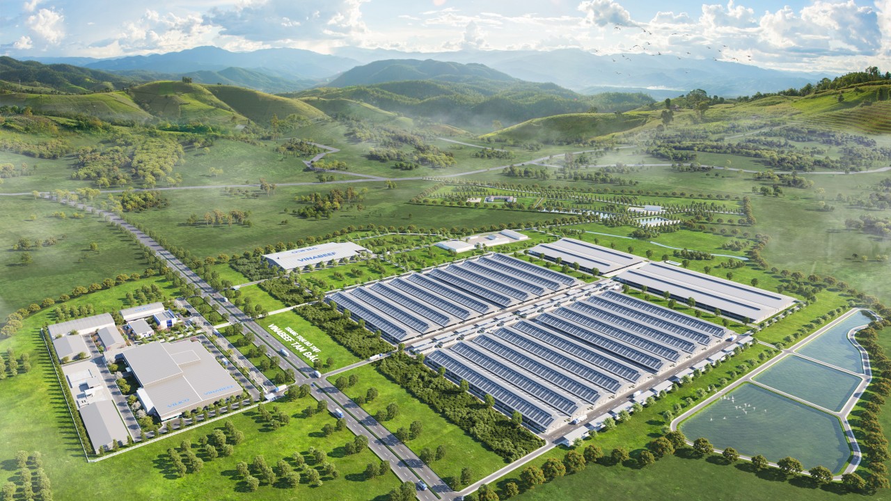 Tổ hợp bao gồm trang trại chăn nuôi và nhà máy chế biến hiện đại.