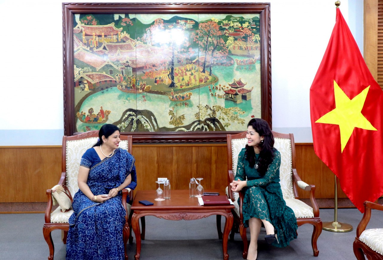 Cục trưởng Cục Hợp tác quốc tế Nguyễn Phương Hòa đã tiếp bà Monica Sharma, Giám đốc Trung tâm Văn hóa Swami Vivekananda, Hà Nội (Ảnh: Cục Hợp tác quốc tế). Cục trưởng Cục Hợp tác quốc tế Nguyễn Phương Hòa đã tiếp bà Monica Sharma, Giám đốc Trung tâm Văn hóa Swami Vivekananda, Hà Nội (Ảnh: Cục Hợp tác quốc tế).