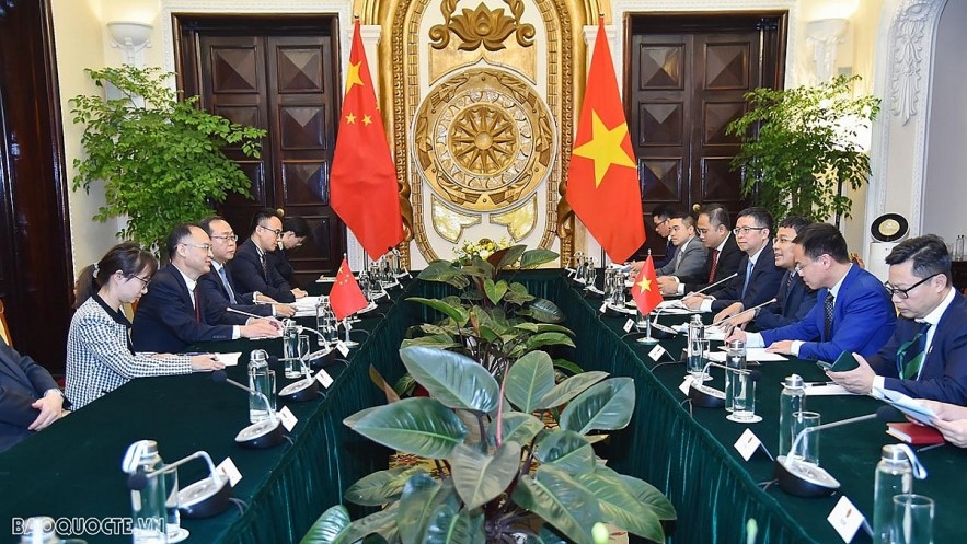 An overview of the talks in Hanoi on March 10 between Deputy Minister of Foreign Affairs Nguyen Minh Vu made and Chinese Assistant Minister of Foreign Affairs Nong Rong. (Photo: baoquocte.vn) An overview of the talks in Hanoi on March 10 between Deputy Minister of Foreign Affairs Nguyen Minh Vu made and Chinese Assistant Minister of Foreign Affairs Nong Rong. (Photo: baoquocte.vn)