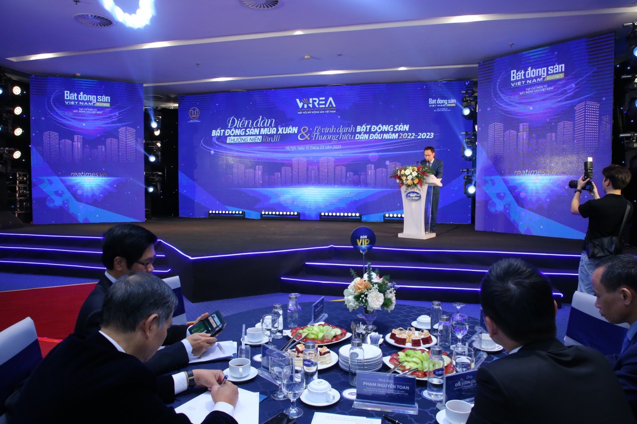 Diễn đàn Bất động sản Mùa Xuân lần III và Lễ Vinh danh thương hiệu Bất động sản dẫn đầu năm 2022 - 2023. Ảnh: Reatimes Diễn đàn Bất động sản Mùa Xuân lần III và Lễ Vinh danh thương hiệu Bất động sản dẫn đầu năm 2022 - 2023. Ảnh: Reatimes
