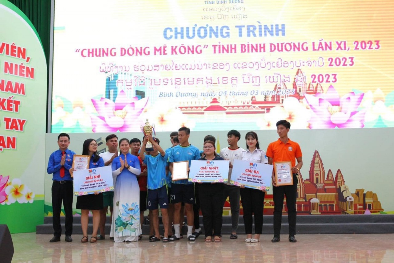 Chung dòng Mê Kông 2023: thắt chặt thêm tình hữu nghị giữa 3 nước Việt Nam, Lào, Campuchia Chung dòng Mê Kông 2023: thắt chặt thêm tình hữu nghị giữa 3 nước Việt Nam, Lào, Campuchia