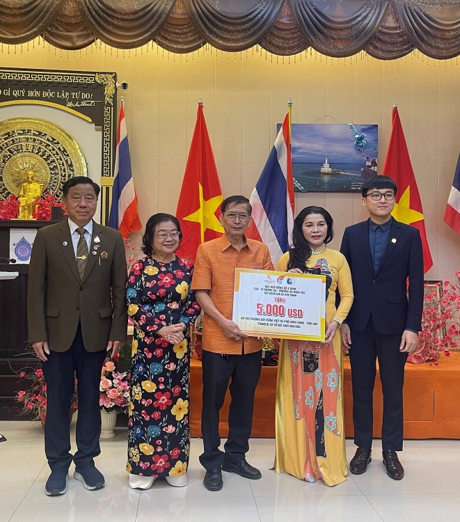 Người Việt tại Thái Lan hướng về biển đảo quê hương Người Việt tại Thái Lan hướng về biển đảo quê hương