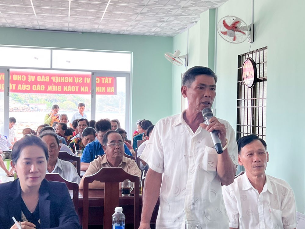 Ngư dân phát biểu ý kiến tại hội nghị tuyên truyền, phổ biến pháp luật về chống khai thác IUU. Ngư dân phát biểu ý kiến tại hội nghị tuyên truyền, phổ biến pháp luật về chống khai thác IUU.