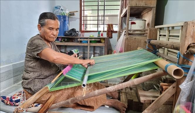 Bảo tồn, phát triển nghề dệt thổ cẩm của đồng bào Chăm