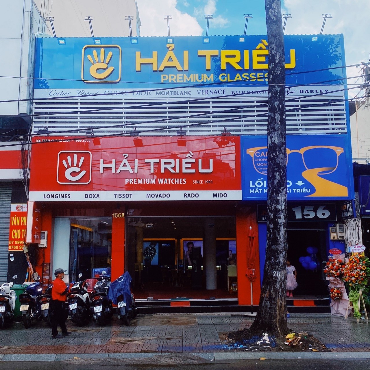 Chuỗi bán lẻ Kính Hải Triều hiện hữu cùng công ty mẹ là Đồng Hồ Hải Triều đã toát lên sự tin cậy. Chuỗi bán lẻ Kính Hải Triều hiện hữu cùng công ty mẹ là Đồng Hồ Hải Triều đã toát lên sự tin cậy.