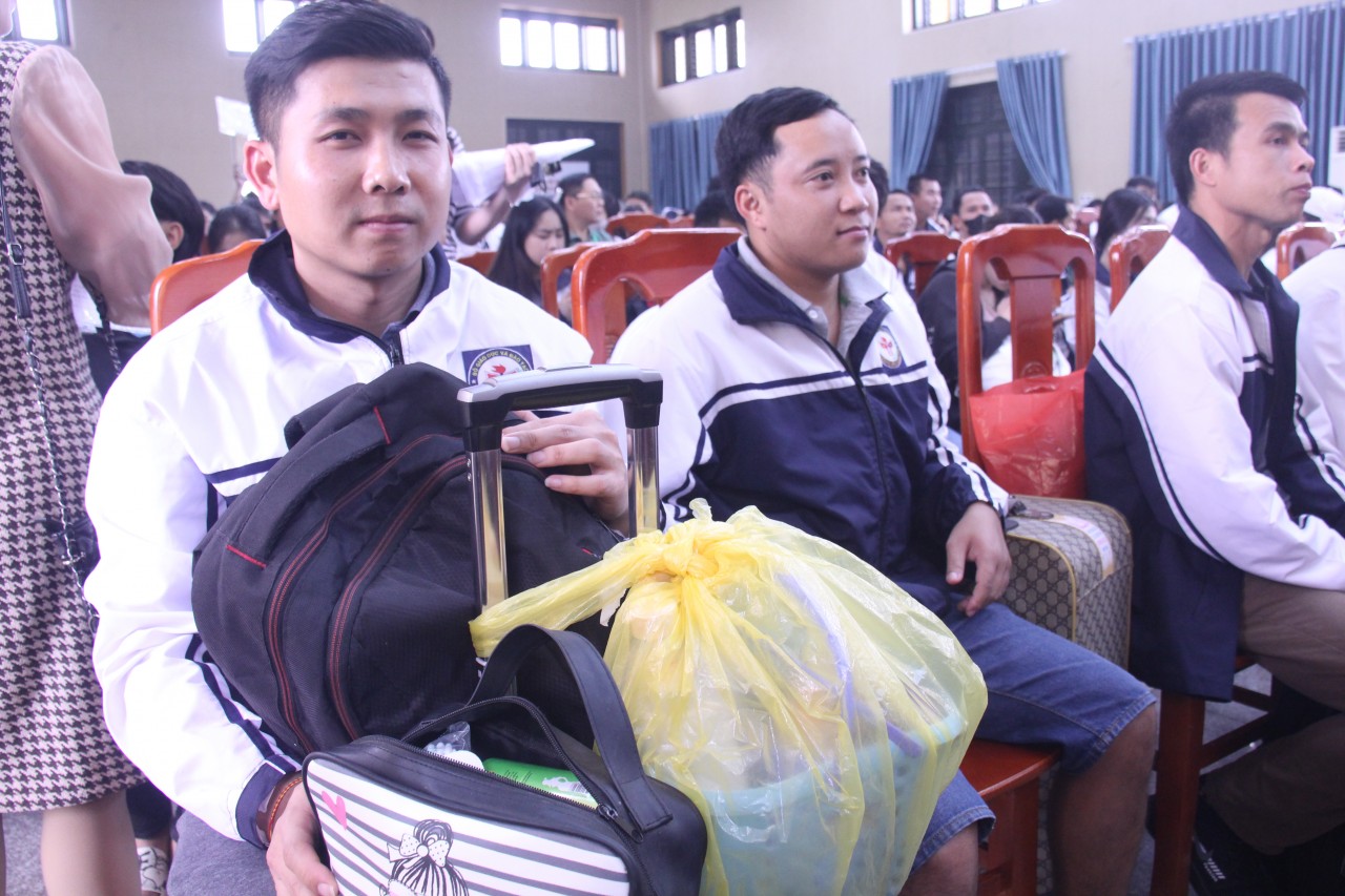 Lưu học sinh Lào "3 cùng" với bố mẹ Việt Lưu học sinh Lào "3 cùng" với bố mẹ Việt