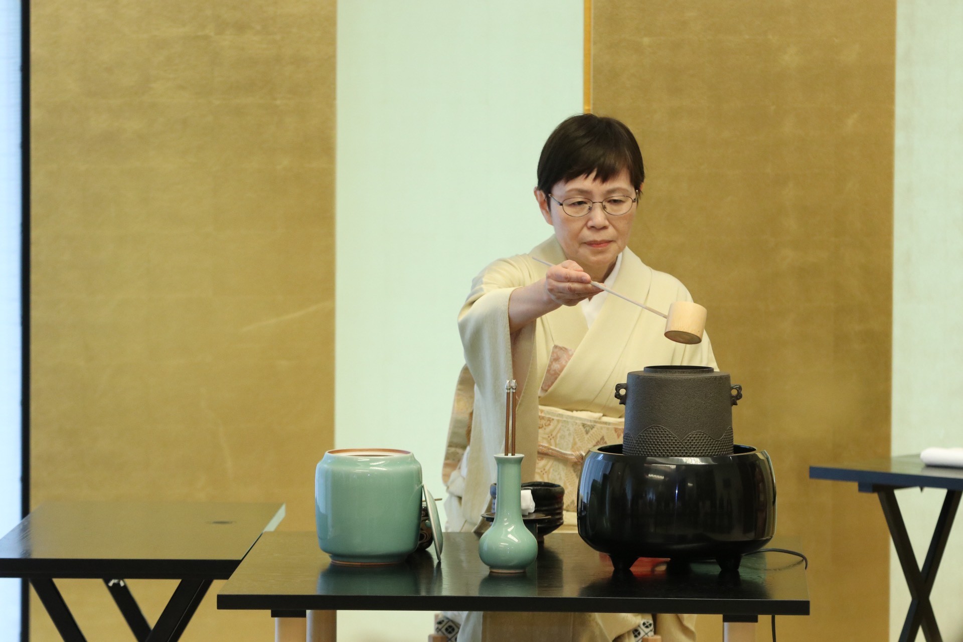 nghi thức pha trà, dâng trà rất công phu nghi thức pha trà, dâng trà rất công phu
