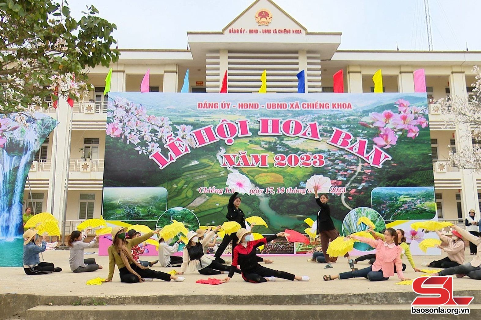 Lễ hội hoa ban xã Chiềng Khoa (Ảnh: Báo Sơn La). Lễ hội hoa ban xã Chiềng Khoa (Ảnh: Báo Sơn La).