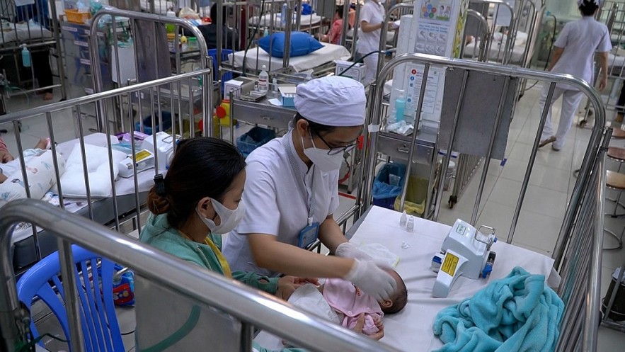 HCM City has witnessed a sharp rise in dengue fever and hand, foot and mouth disease patients (photo by Nguyen Ly) HCM City has witnessed a sharp rise in dengue fever and hand, foot and mouth disease patients (photo by Nguyen Ly)
