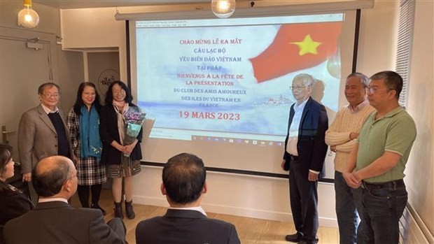 A lauching ceremony of the club “Love Vietnam’s seas and islands” was held on March 19 in Paris. Photo: VNA A lauching ceremony of the club “Love Vietnam’s seas and islands” was held on March 19 in Paris. Photo: VNA