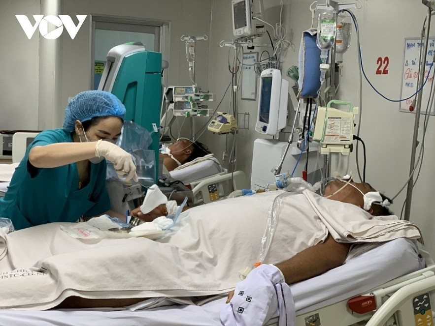 Taking care of a patient infected with dengue fever in Ho Chi Minh City.