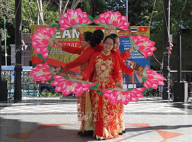 Sharing Vietnamese Culture at ASEAN Fair in Argentina ASEAN Fair in Argentina Kicks Off With Vietnamese Customs