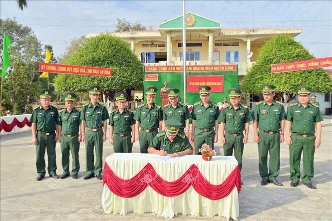 Phối hợp xử lý tình huống phức tạp, bảo đảm an ninh khu vực biên giới Phối hợp xử lý tình huống phức tạp, bảo đảm an ninh khu vực biên giới