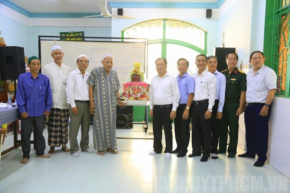 TP.HCM chúc mừng cộng đồng Hồi giáo nhân tháng lễ Ramadan 2023 TP.HCM chúc mừng cộng đồng Hồi giáo nhân tháng lễ Ramadan 2023