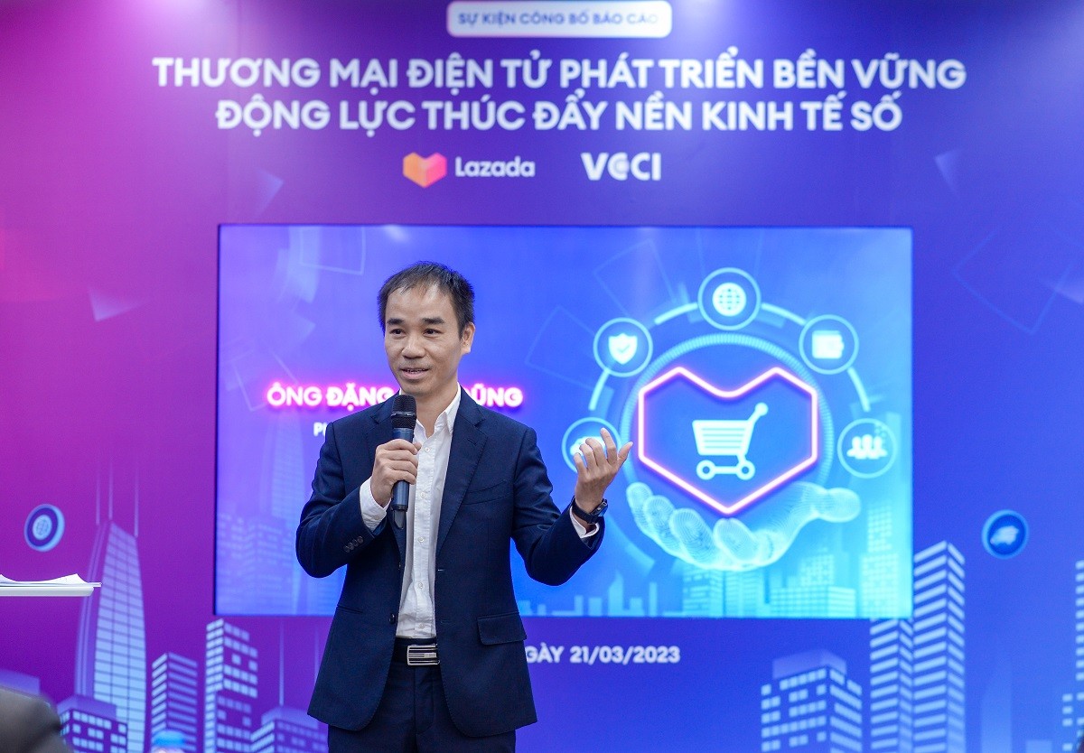 Ông Đặng Anh Dũng, Phó Tổng giám đốc Lazada Việt Nam tại Lễ công bố báo cáo. Ông Đặng Anh Dũng, Phó Tổng giám đốc Lazada Việt Nam tại Lễ công bố báo cáo.