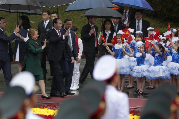 Bà Bachelet đến thăm Việt Nam năm 2017 (ảnh: cooperativa.cl) Bà Bachelet đến thăm Việt Nam năm 2017 (ảnh: cooperativa.cl)