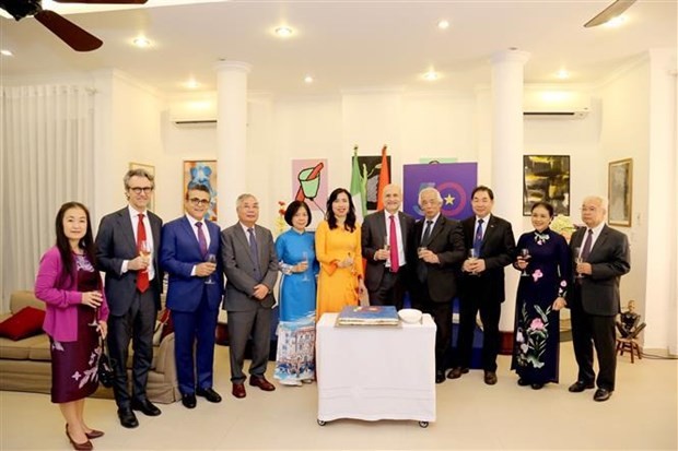The Italian Embassy in Vietnam held a ceremony in Hanoi on March 23 to mark the 50th anniversary of Vietnam-Italy diplomatic ties. Photo: VNA The Italian Embassy in Vietnam held a ceremony in Hanoi on March 23 to mark the 50th anniversary of Vietnam-Italy diplomatic ties. Photo: VNA