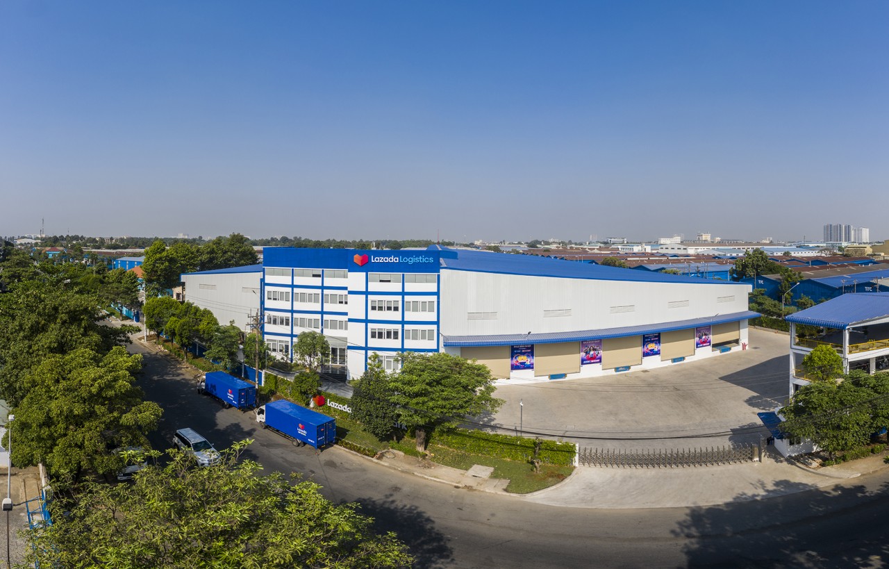 Lazada Logistics Park chính thức được Lazada đưa vào hoạt động từ ngày 23/3. Lazada Logistics Park chính thức được Lazada đưa vào hoạt động từ ngày 23/3.