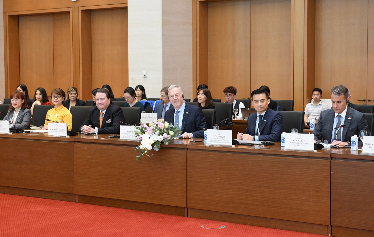Đoàn doanh nghiệp của Hội đồng Kinh doanh Hoa Kỳ-ASEAN (USABC) Đoàn doanh nghiệp của Hội đồng Kinh doanh Hoa Kỳ-ASEAN (USABC)
