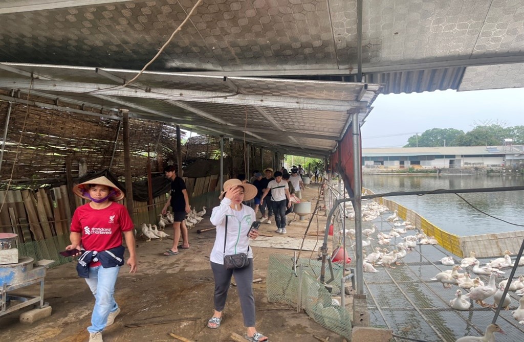 Lưu học sinh Lào nói tiếng Việt lưu loát hơn sau thời gian sống cùng bố mẹ Việt (bài chuyên đề lưu học sinh Lào gửi Hải )