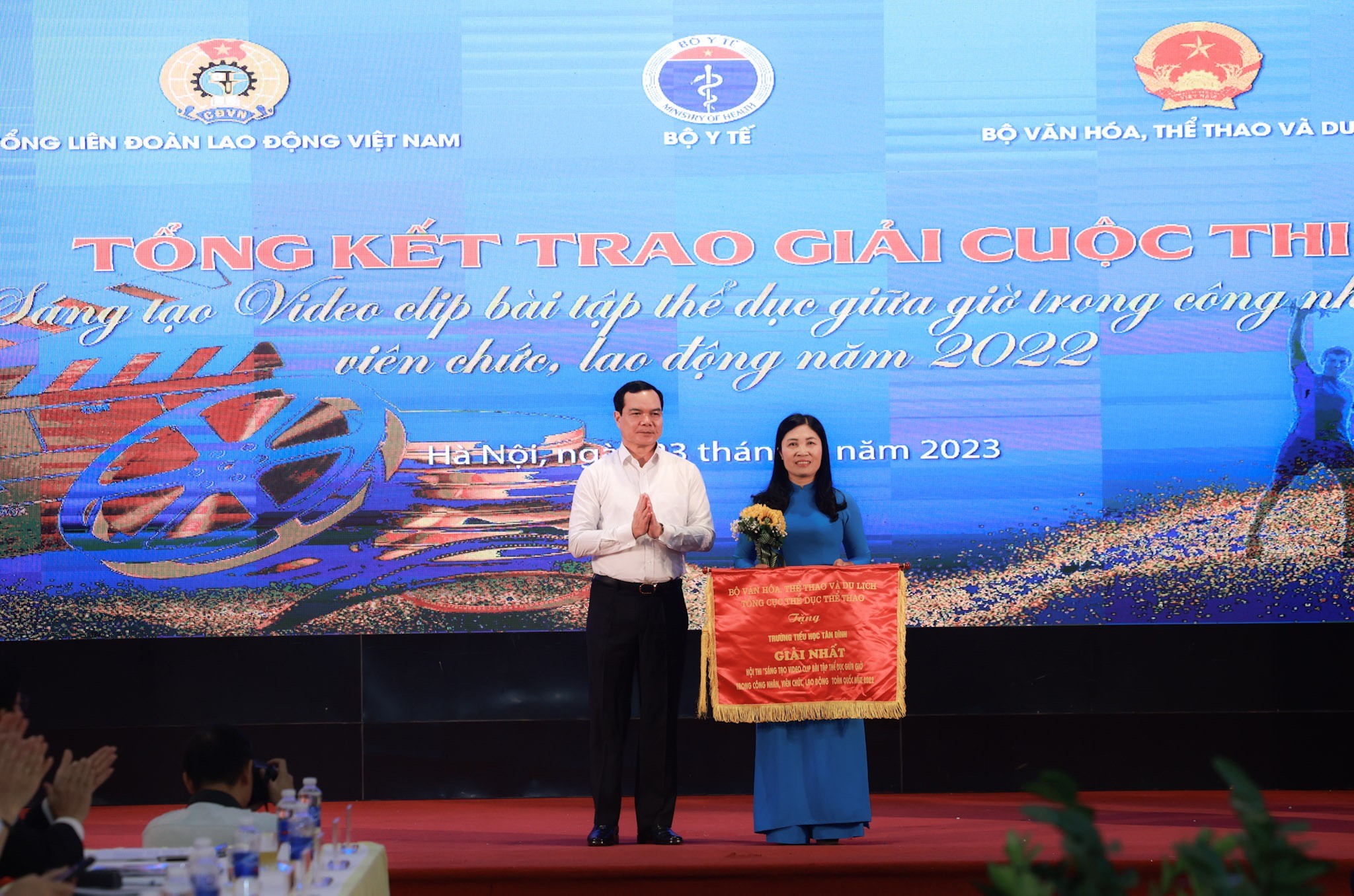 Trường Tiểu học Tân Dĩnh, LĐLĐ tỉnh Bắc Giang đạt giải Nhất. Trường Tiểu học Tân Dĩnh, LĐLĐ tỉnh Bắc Giang đạt giải Nhất.