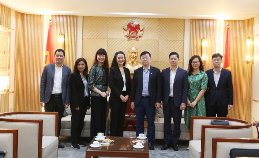 Josephine Choy, vice president and general counsel Asia Pacific at Netflix, meets with Deputy Minister of Culture, Sports and Tourism Nguyen Thanh Lam in Hanoi. Photo: Giang Pham Josephine Choy, vice president and general counsel Asia Pacific at Netflix, meets with Deputy Minister of Culture, Sports and Tourism Nguyen Thanh Lam in Hanoi. Photo: Giang Pham