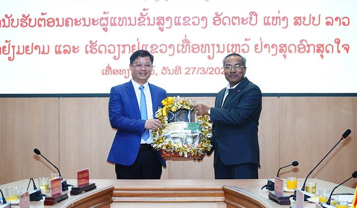 Thắt chặt, cũng cố mối quan hệ hữu nghị, đoàn kết giữa 2 tỉnh Attapu (Lào) và Thừa Thiên Huế Thắt chặt, cũng cố mối quan hệ hữu nghị, đoàn kết giữa 2 tỉnh Attapu (Lào) và Thừa Thiên Huế