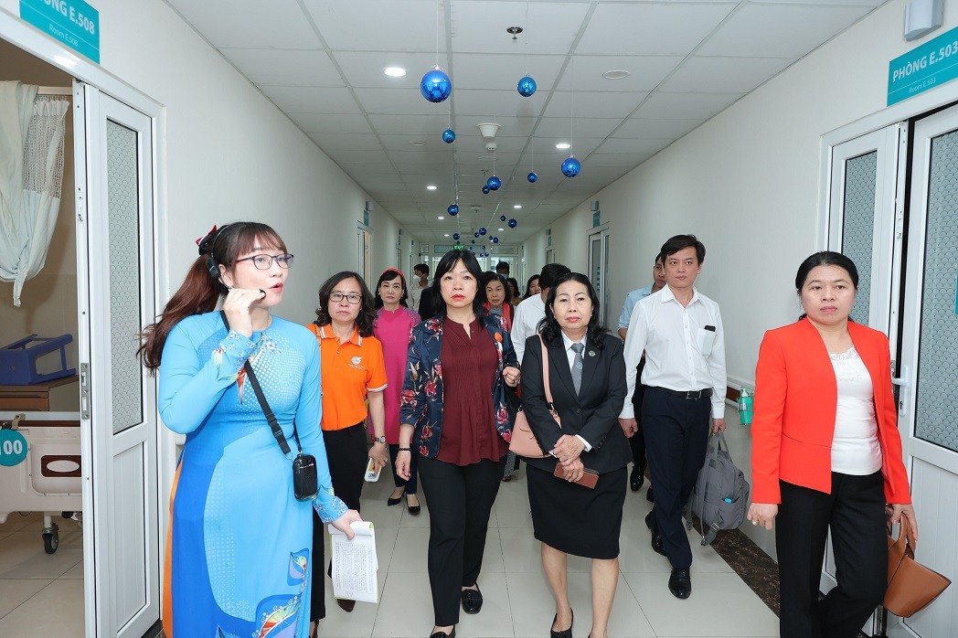 The delegates visit the one-stop model to support women and children experiencing violence in Ho Chi Minh City. Photo: UN Women Vietnam The delegates visit the one-stop model to support women and children experiencing violence in Ho Chi Minh City. Photo: UN Women Vietnam