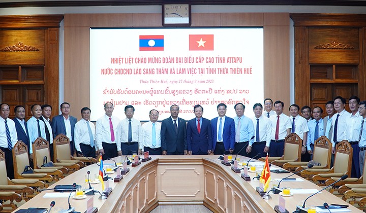 Thắt chặt, cũng cố mối quan hệ hữu nghị, đoàn kết giữa 2 tỉnh Attapu (Lào) và Thừa Thiên Huế Thắt chặt, cũng cố mối quan hệ hữu nghị, đoàn kết giữa 2 tỉnh Attapu (Lào) và Thừa Thiên Huế