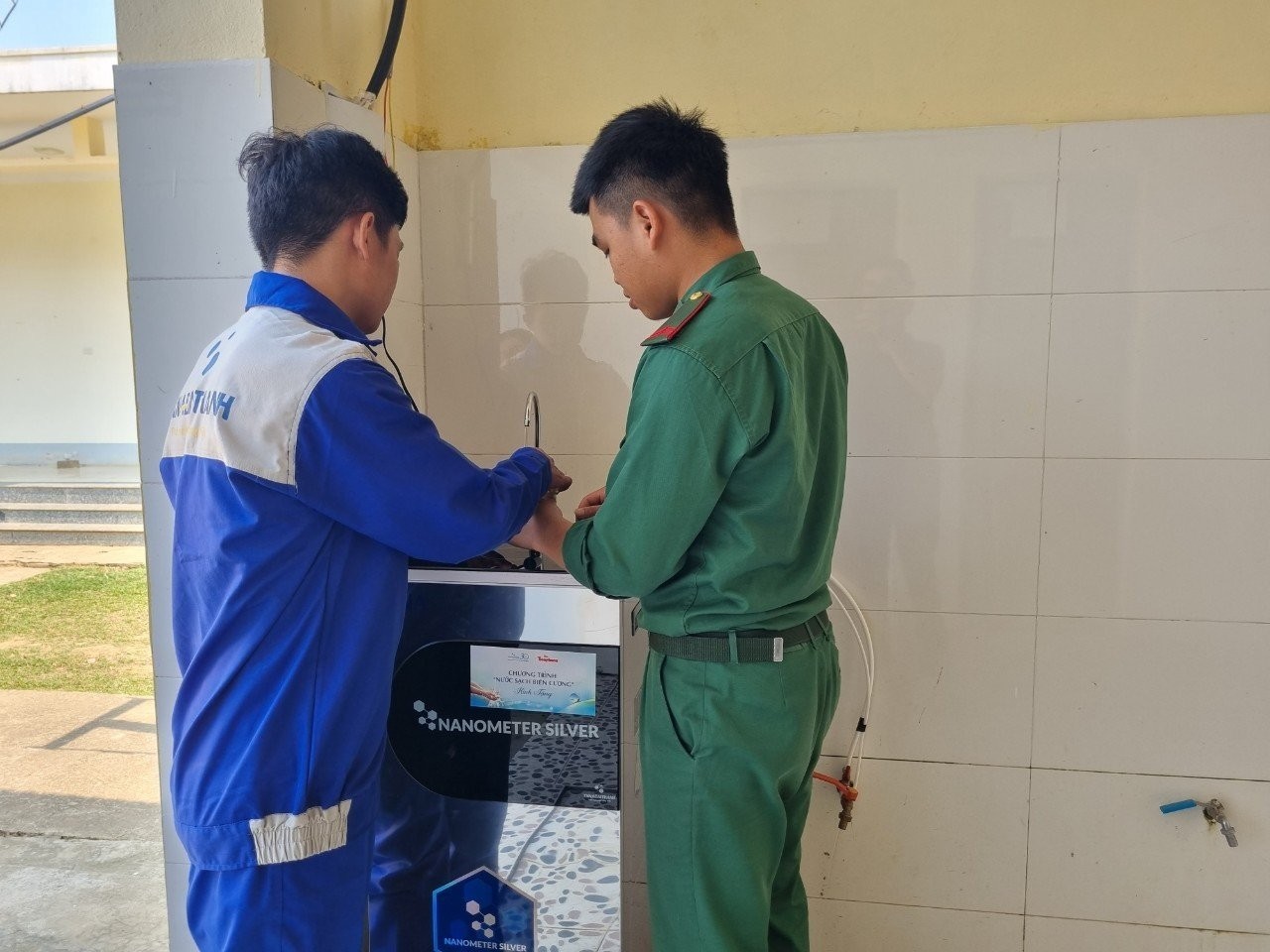 Hoa hậu Việt Nam “mang” nước sạch về vùng biên cương Hoa hậu Việt Nam “mang” nước sạch về vùng biên cương