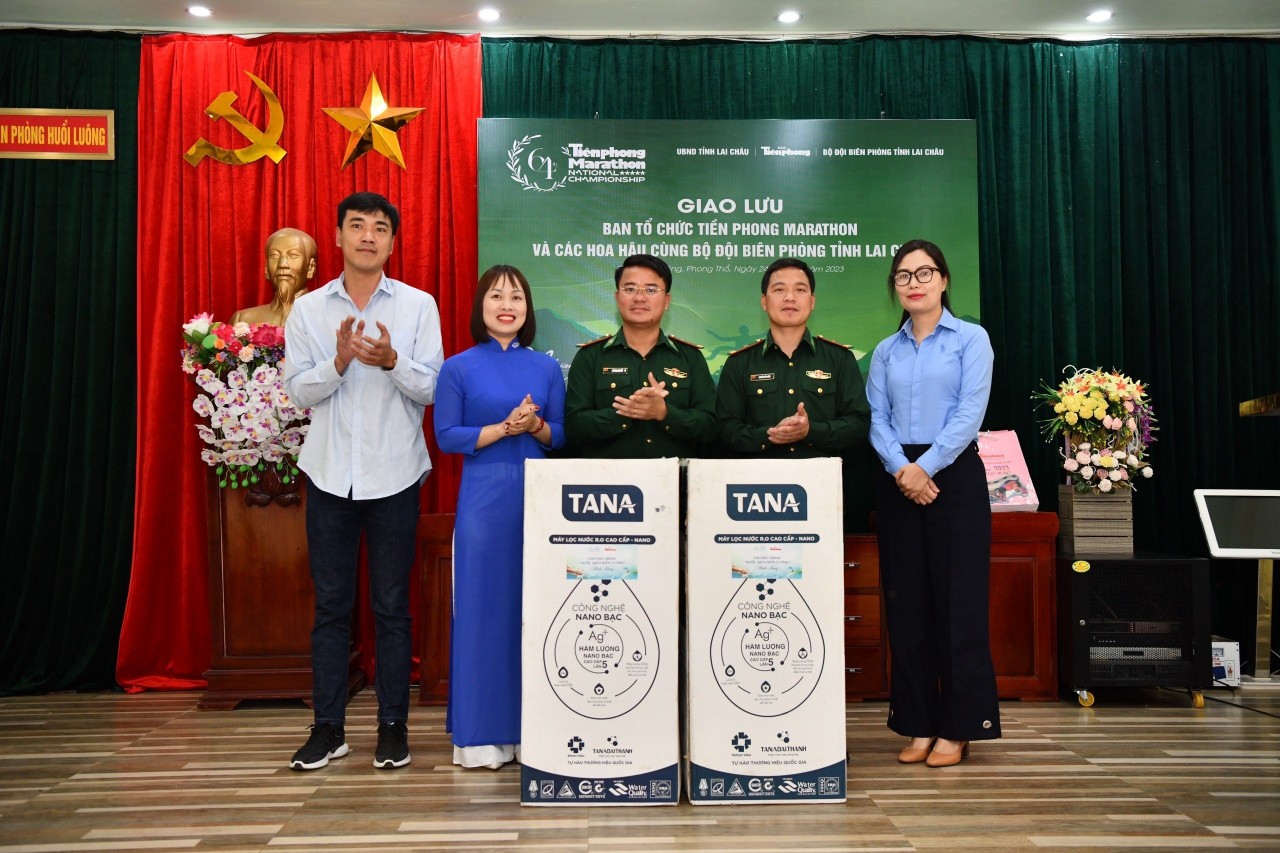 Những máy lọc nước đầu tiên được trao tại đồn biên phòng Huổi Luông (Phong Thổ, Lai Châu). Những máy lọc nước đầu tiên được trao tại đồn biên phòng Huổi Luông (Phong Thổ, Lai Châu).