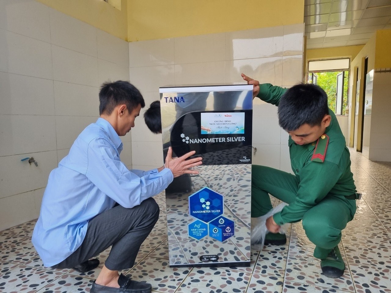 Hoa hậu Việt Nam “mang” nước sạch về vùng biên cương Hoa hậu Việt Nam “mang” nước sạch về vùng biên cương