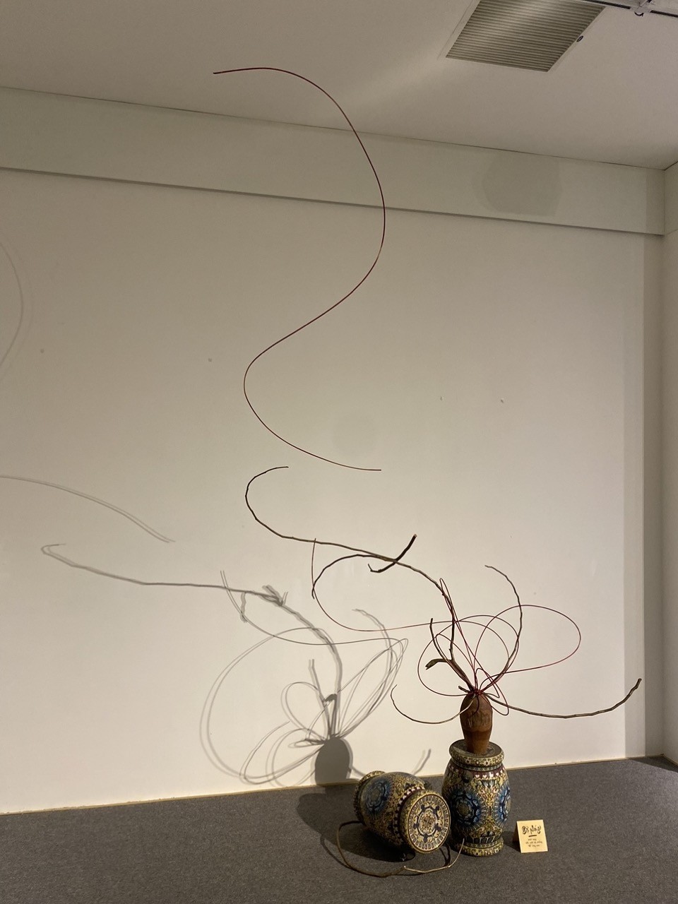 Editor's Pick: Binh Sinh by mBug - Sophisticated Ikebana Arrangement Celebrates Simplicity Editor's Pick: Binh Sinh by mBug - Sophisticated Ikebana Arrangement Celebrates Simplicity