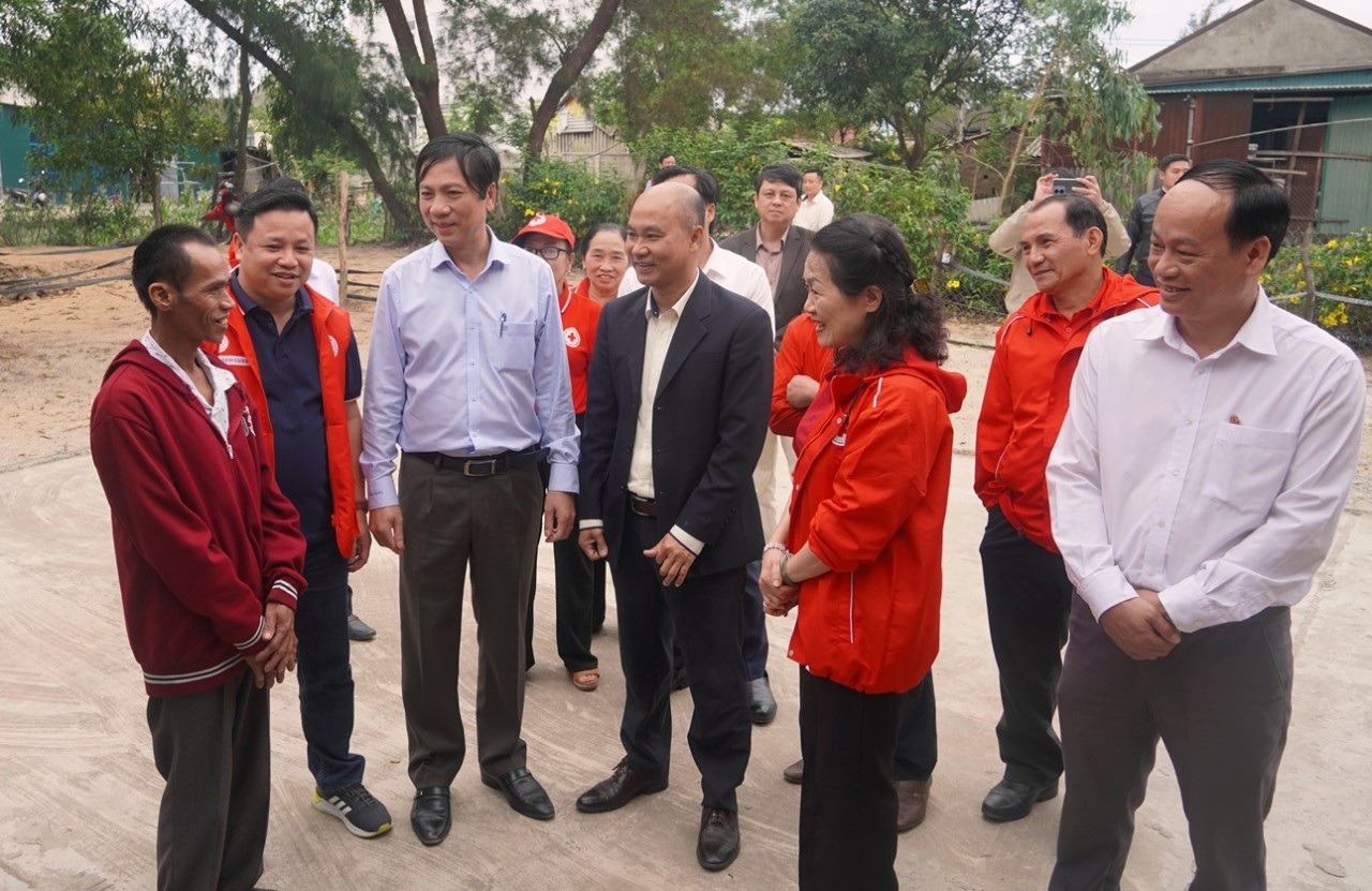 Quảng Trị bàn giao 100 căn nhà cho ngư dân nghèo, khó khăn Quảng Trị bàn giao 100 căn nhà cho ngư dân nghèo, khó khăn