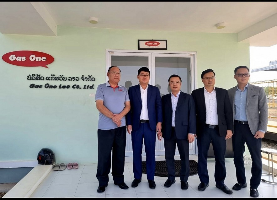 Cuộc gặp gỡ tại Công ty Gas One Lao (GOL), nhà phân phối LPG hợp tác giữa Tập đoàn SAISAN của Nhật Bản và Tập đoàn AMZ của Lào. Cuộc gặp gỡ tại Công ty Gas One Lao (GOL), nhà phân phối LPG hợp tác giữa Tập đoàn SAISAN của Nhật Bản và Tập đoàn AMZ của Lào.