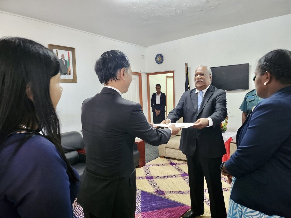 Vanuata muốn mở rộng hợp tác về khí hậu và y tế với Việt Nam Vanuata muốn mở rộng hợp tác về khí hậu và y tế với Việt Nam