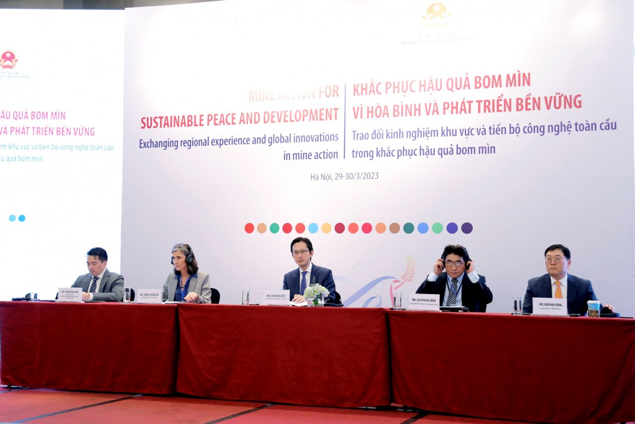 Việt Nam chia sẻ kinh nghiệm khắc phục hậu quả bom mìn cho quốc tế Việt Nam chia sẻ kinh nghiệm khắc phục hậu quả bom mìn cho quốc tế