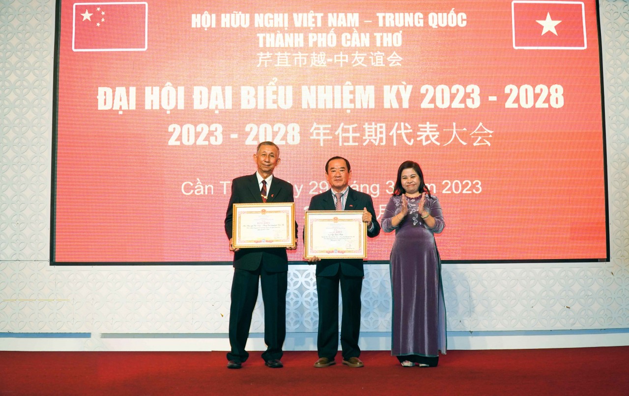 Ông Ngô Quốc Tuấn tái đắc cử Chủ tịch Hội hữu nghị Việt Nam - Trung Quốc TP Cần Thơ nhiệm kỳ 2023 - 2028 Ông Ngô Quốc Tuấn tái đắc cử Chủ tịch Hội hữu nghị Việt Nam - Trung Quốc TP Cần Thơ nhiệm kỳ 2023 - 2028