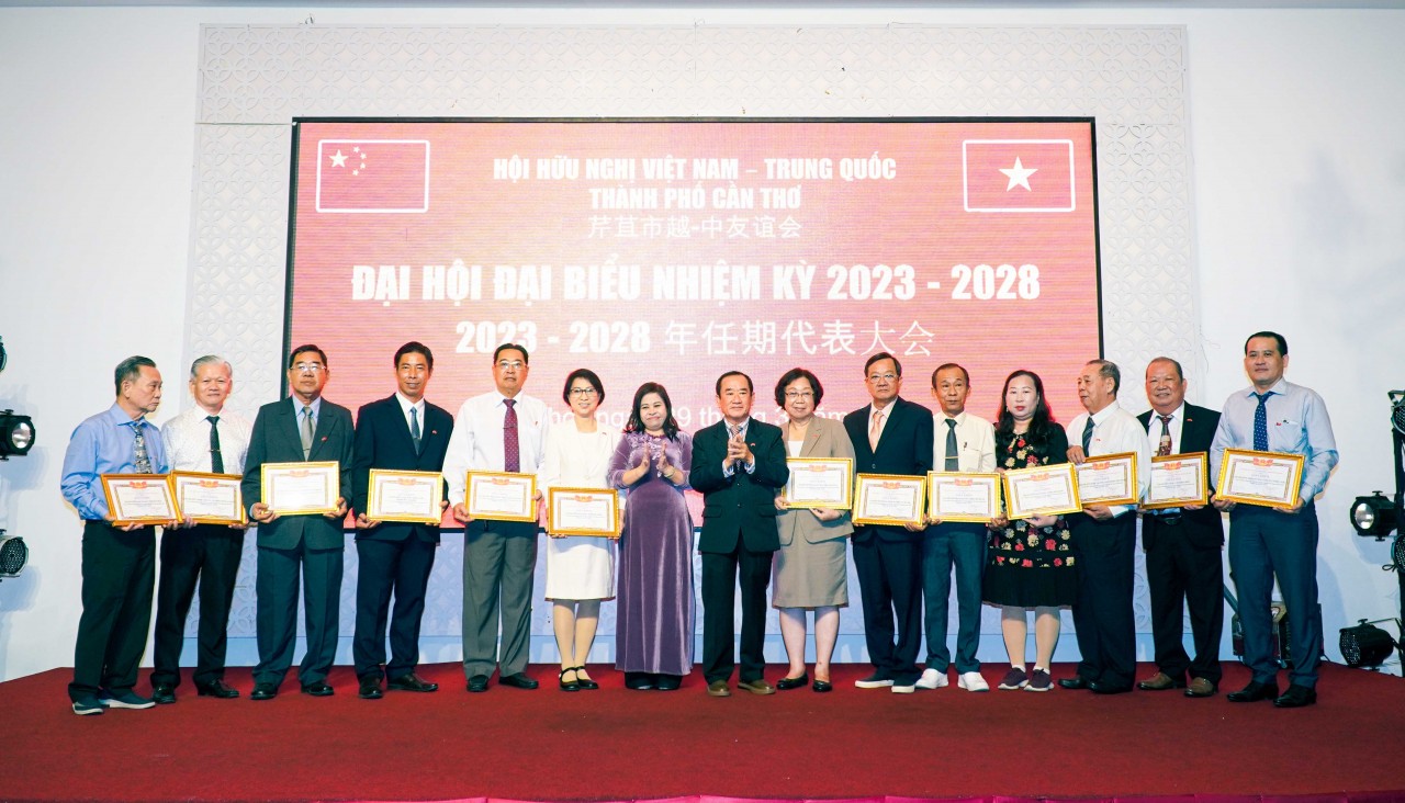 Ông Ngô Quốc Tuấn tái đắc cử Chủ tịch Hội hữu nghị Việt Nam - Trung Quốc TP Cần Thơ nhiệm kỳ 2023 - 2028 Ông Ngô Quốc Tuấn tái đắc cử Chủ tịch Hội hữu nghị Việt Nam - Trung Quốc TP Cần Thơ nhiệm kỳ 2023 - 2028
