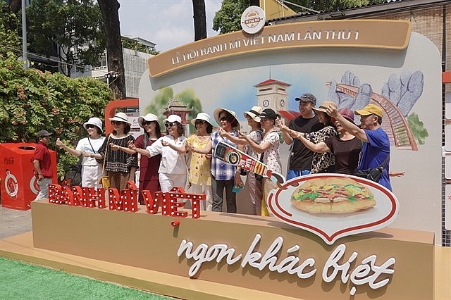 The first ever Việt Nam Bánh Mì Festival attracted many locals on the first day. The first ever Việt Nam Bánh Mì Festival attracted many locals on the first day.