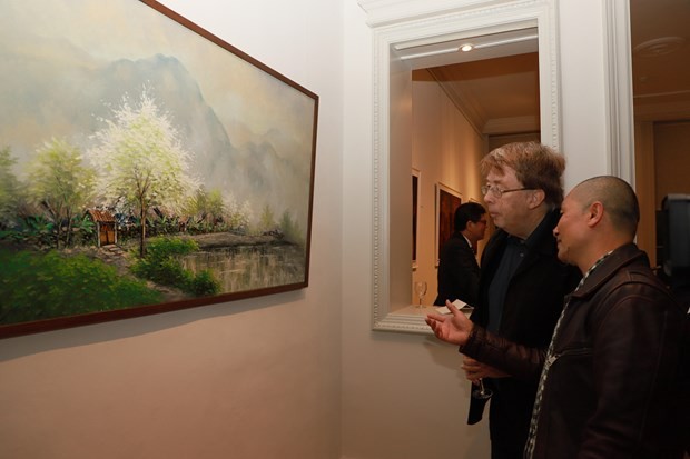 Paintings by 10 Vietnamese Contemporary Artists Exhibited in UK Paintings by 10 Vietnamese Contemporary Artists Exhibited in UK