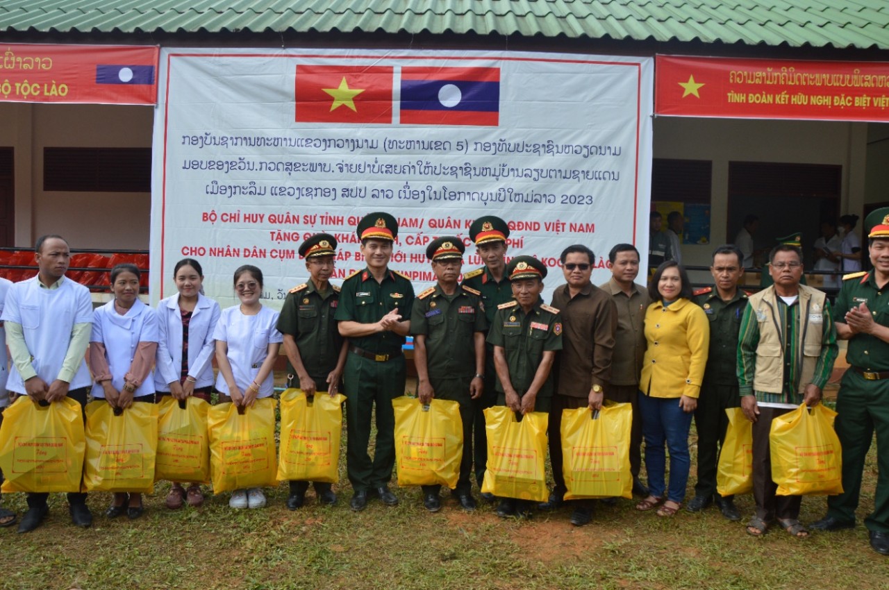 Quảng Nam thăm, khám và tặng 250 suất quà cho nhân dân Cụm bản giáp biên nhân dịp Tết Bun Pi May Quảng Nam thăm, khám và tặng 250 suất quà cho nhân dân Cụm bản giáp biên nhân dịp Tết Bun Pi May