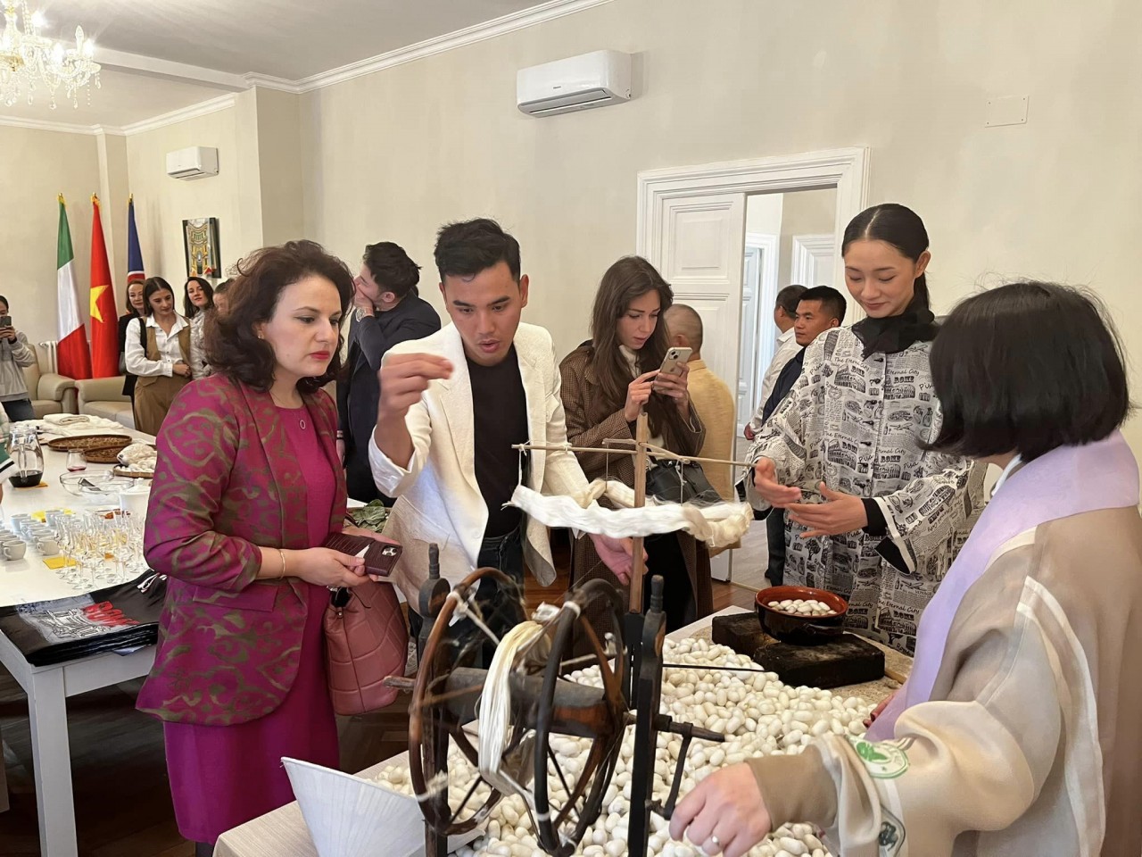 At event named 'Silk Talk'. Source: Thanh Nien newspaper